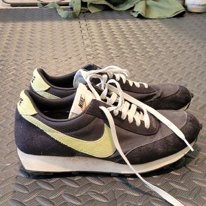 Mens Nike size 9 sneakers